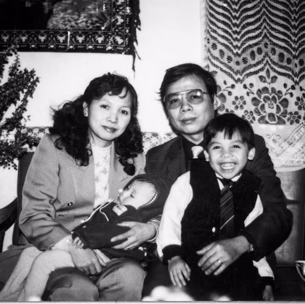 Tóc Tiên xuất hiện lặng lẽ trong đám tang của mẹ Hoàng Touliver, lo toan cho tang lễ như người thân trong gia đình - Ảnh 5.