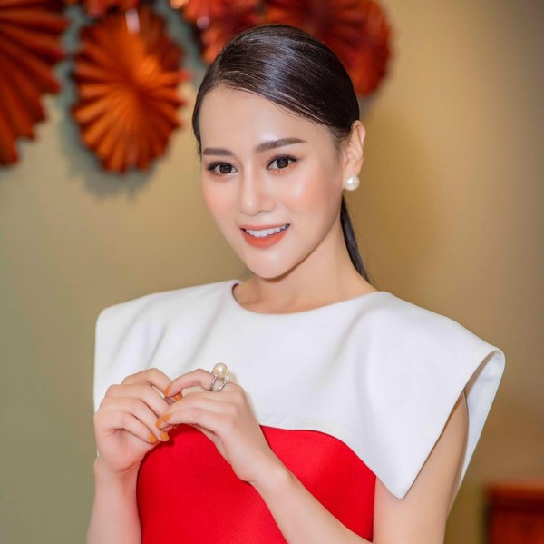 Bị đồn "chỉ yêu đại gia", Quỳnh Búp bê Phương Oanh nói gì? ảnh 1 Phương Oanh rất khắt khe và kĩ lưỡng trong việc lựa chọn phương pháp phẫu thuật thẩm mỹ cho mình.