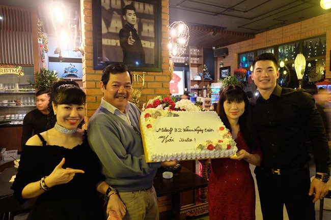 Con trai lấy vợ đại gia hơn 15 tuổi, bố Trương Nam Thành bất ngờ nhắn nhủ nàng dâu câu này - Ảnh 5. Con trai lấy vợ đại gia hơn 15 tuổi, bố Trương Nam Thành bất ngờ nhắn nhủ nàng dâu câu này - Ảnh 5.