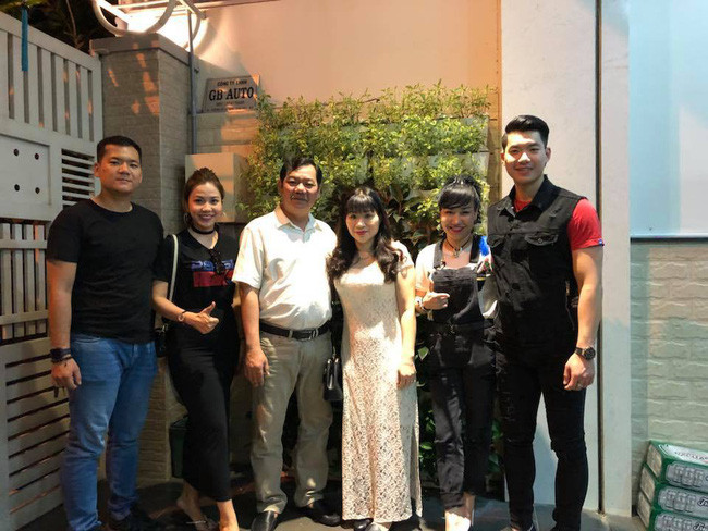 Con trai lấy vợ đại gia hơn 15 tuổi, bố Trương Nam Thành bất ngờ nhắn nhủ nàng dâu câu này - Ảnh 3. Con trai lấy vợ đại gia hơn 15 tuổi, bố Trương Nam Thành bất ngờ nhắn nhủ nàng dâu câu này - Ảnh 3.