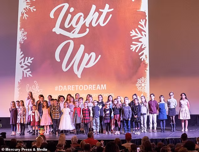 Ngôi trường hạnh phúc nhất nước Anh dịp Giáng sinh 2018 - Ảnh 5.