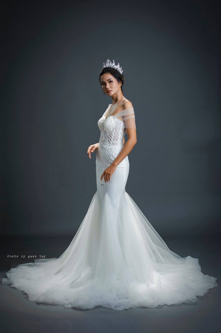 Tạm quên một HHen Niê cá tính đi, cô ấy cũng có lúc dịu dàng, nền nã thế này đây!