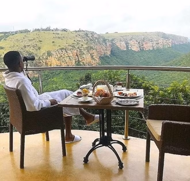 Cuộc sống xa hoa của con nhà giàu châu Phi