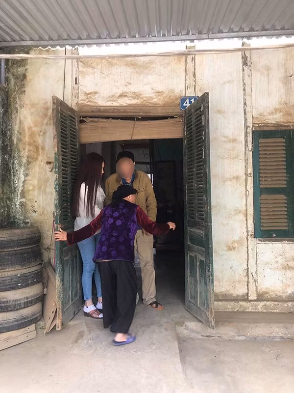 Người thân tiết lộ thêm gia cảnh nghèo khó, nợ nần của Thư Dung-1