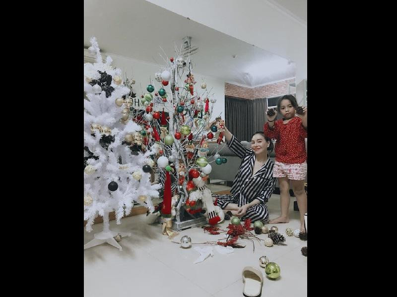 Cách đây ít tháng Trà Ngọc Hằng còn chia sẻ một vài hình ảnh về không gian sống của mình lên trang cá nhân và nhận được nhiều lời khen ngợi từ mọi người về gu thẩm mỹ của chủ nhân.