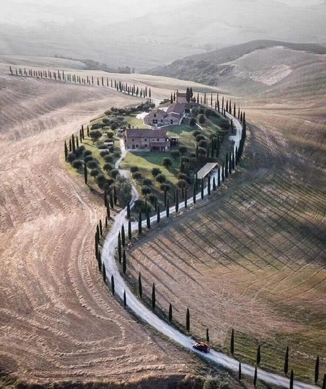 Khu trang trại của Châu Kiệt có đường riêng đi vào.