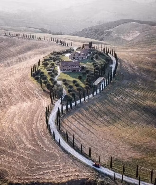 Khu trang trại của Châu Kiệt có đường riêng đi vào.