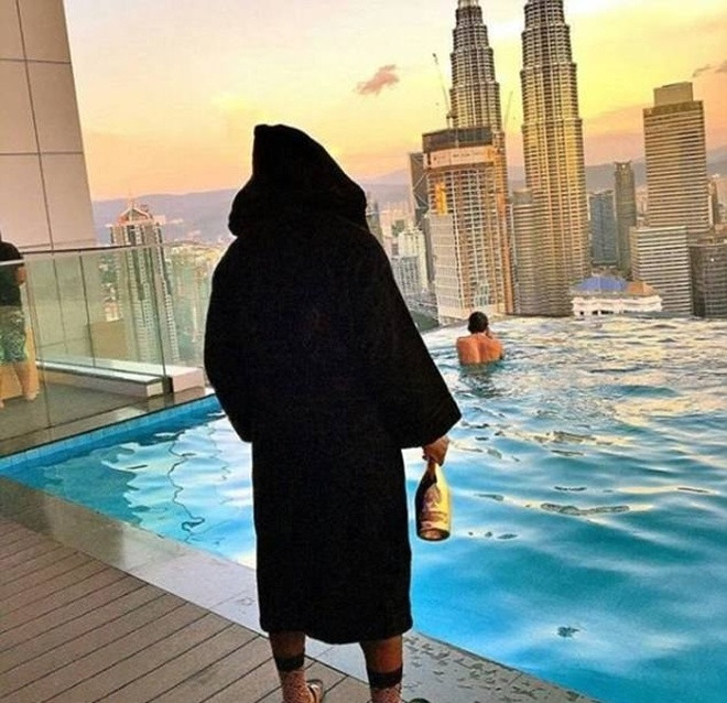 Cuộc sống xa hoa của con nhà giàu châu Phi