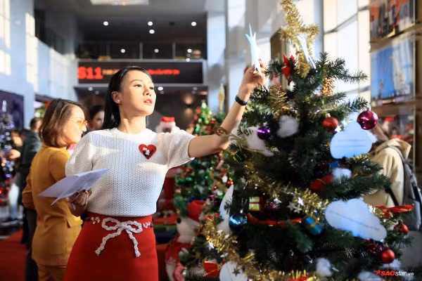 Phương Oanh ấn tượng với mẫu người đàn ông từng trải, tinh tế và chỉn chu. (Ảnh: Minh Tâm)