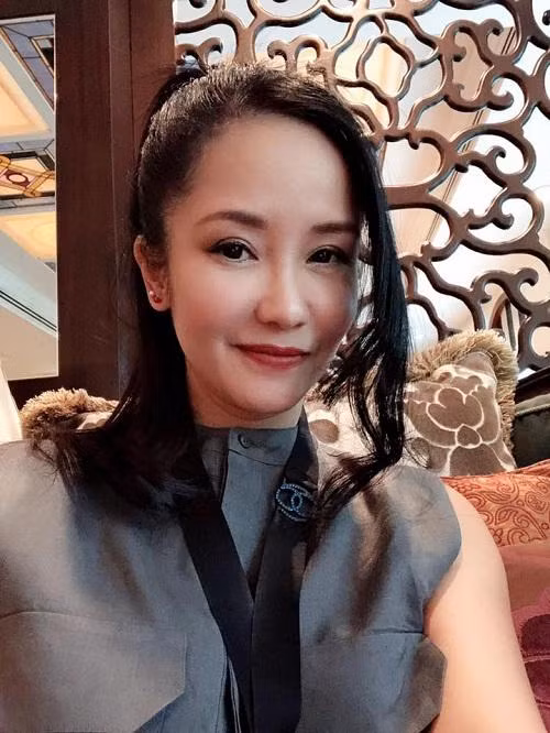 Dụi mắt mấy lần mới nhận ra diva Hồng Nhung, chuyện gì đã xảy ra với nhan sắc cô Bống?