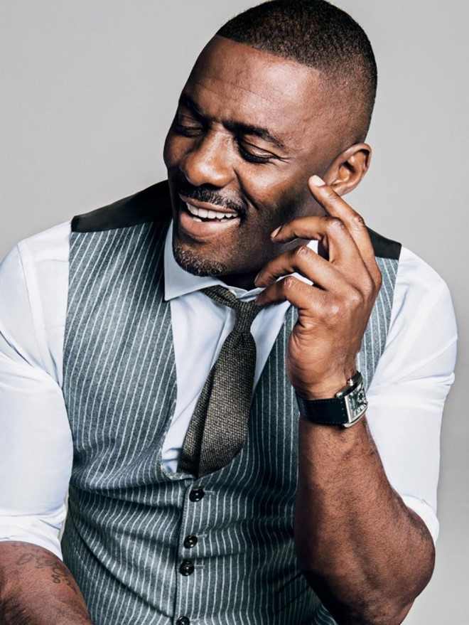 Nam diễn viên Idris Elba chính là “Người đàn ông quyến rũ nhất" năm 2018 theo bình chọn của tạp chíGlamourvàPeople. Anh chuẩn bị tổ chức hôn lễ với hôn thê Sabrina Dhowre (29 tuổi). Elba đã có một cô con gái tên Isan và cậu con trai Winston từ những mối quan hệ trước đây. 10 nguoi dan ong quyen ru nhat the gioi nam 2018 hinh anh 5