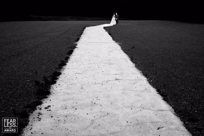 Hãy nhìn vào những bức ảnh cưới đẹp nhất 2018, chúng ta sẽ được trải qua vô vàn cảm xúc! - Ảnh 6.