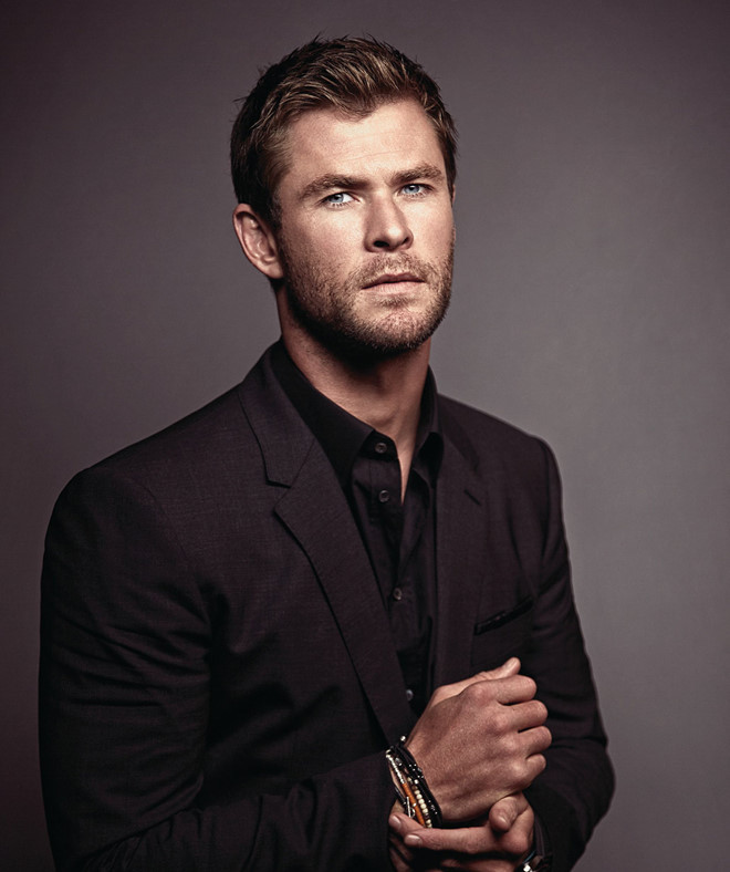 Ngoài gương mặt lãng tử, thân hình cường tráng Chris Hemsworth từng nhiều lần góp mặt trong những cuộc bình chọn sao nam quyến rũ từ các tạp chí uy tín nhưGlamour, People... Thần sấmThorthu hút người hâm mộ, bởi anh còn là hình tượng siêu anh hùng được yêu thích bậc nhất thế giớiMarvel. 10 nguoi dan ong quyen ru nhat the gioi nam 2018 hinh anh 10