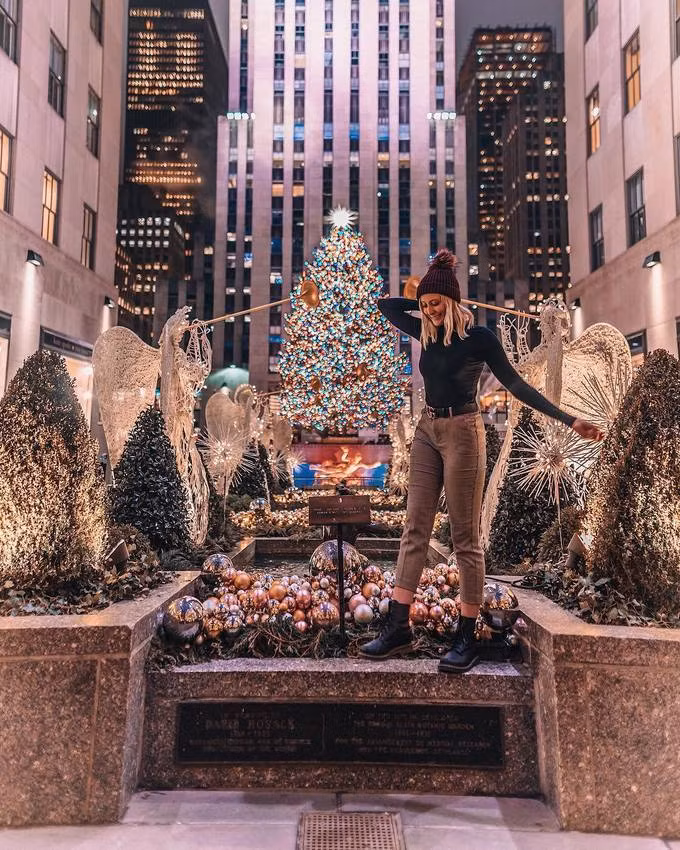 Những cây thông nổi tiếng thế giới mỗi mùa Giáng sinh