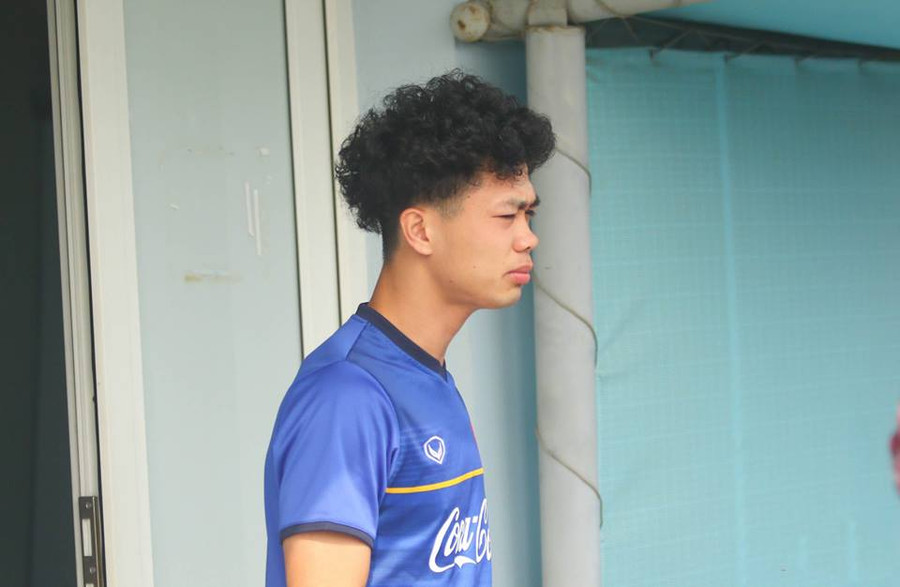 Bất ngờ hình ảnh khác lạ của Công Phượng trong buổi tập chuẩn bị Asian Cup ảnh 5 Bất ngờ hình ảnh khác lạ của Công Phượng trong buổi tập chuẩn bị Asian Cup ảnh 5