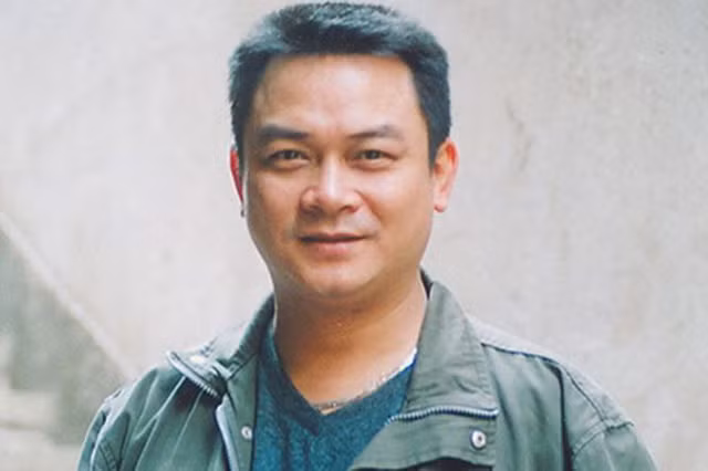 Trong gần 20 năm với cương vị quản lý và đạo diễn tại nhà hát Tuổi Trẻ, nam nghệ sĩ đã dàn dựng một loạt vở diễn: “Cô gái đội mũ nồi xám”, “Nhà có năm anh em trai”, “Mùa hạ cay đắng”, “Mùa yêu đương”… và một loạt chùm kịch thiếu nhi: “Tôn Ngộ Không”, “Thạch Sanh”, “Cây khế”,…