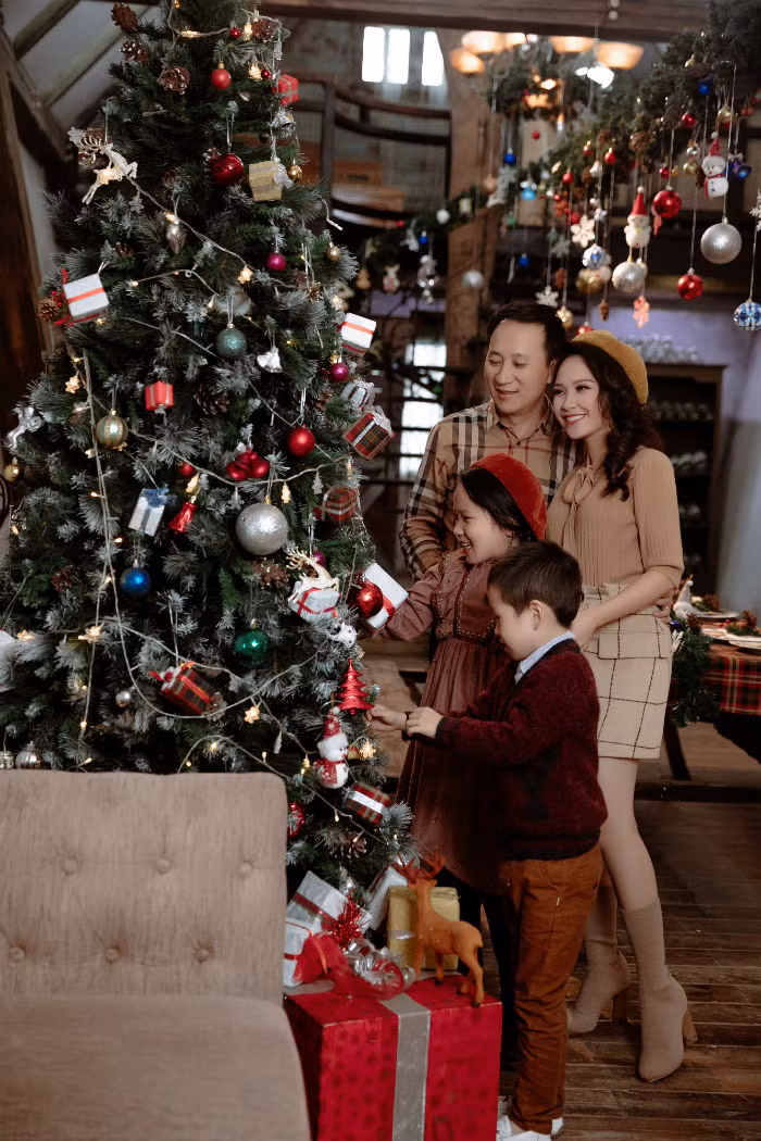 Giấu kín suốt 10 năm, MC VTV bất ngờ khoe chồng và hai con trong dịp Giáng sinh-3