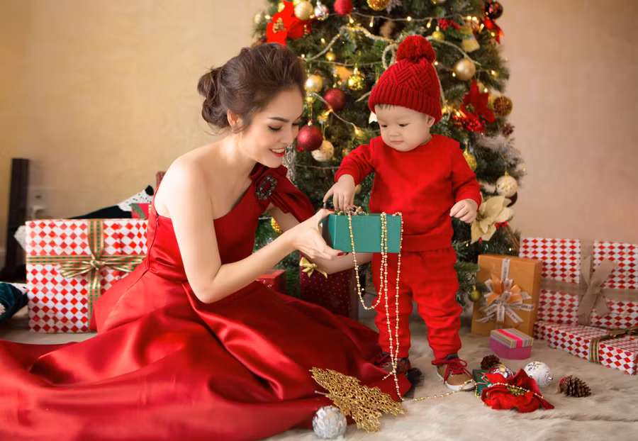 Những bà mẹ đơn thân mới lộ diện của showbiz Việt