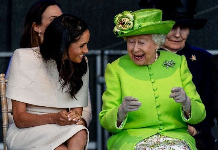 Câu chuyện kịch tính của ông Thomas dường như không ảnh hưởng tới Meghan khi cô tận hưởng những giờ khắc vui vẻ trong lần đầu ra ngoài với riêng Nữ hoàng Elizabeth II hồi tháng 6/2018.