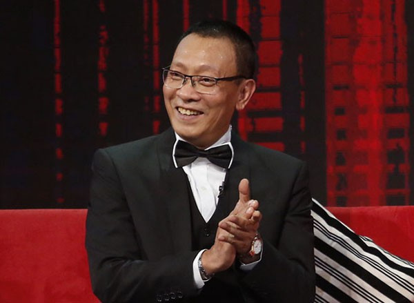 Vì sao nhà báo Lại Văn Sâm không bao giờ chia sẻ hình ảnh của vợ? ảnh 3 Từ khi còn làm việc ở VTV đến khi về hưu, Lại Văn Sâm vẫn duy trì thói quen ăn cơm vợ nấu.