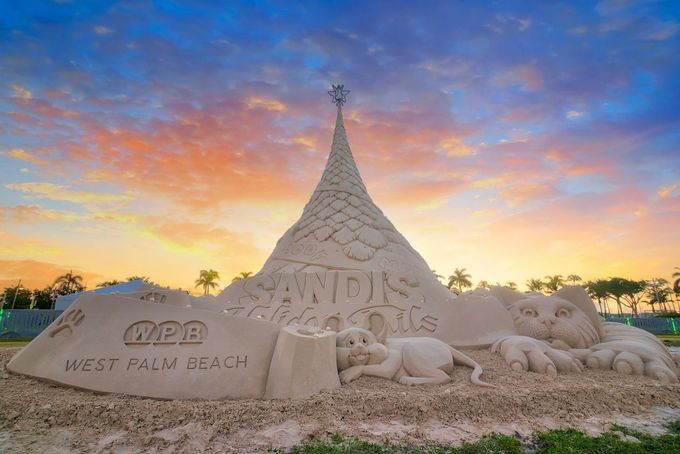 Những cây thông nổi tiếng thế giới mỗi mùa Giáng sinh