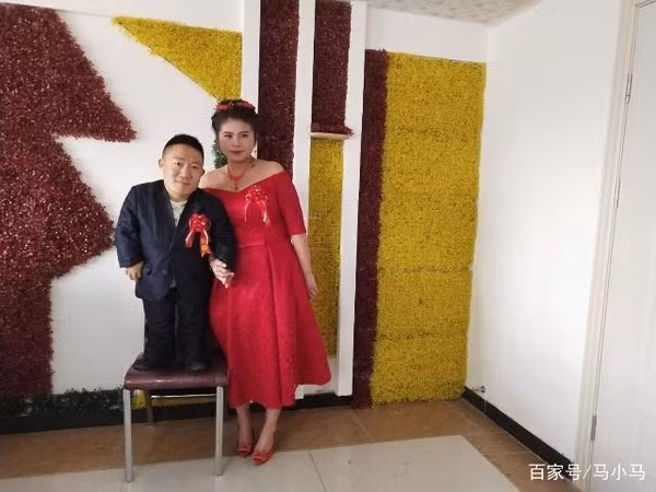 Đám cưới của cô dâu cao 1,6m và chú rể 90cm gây xôn xao mạng xã hội-2