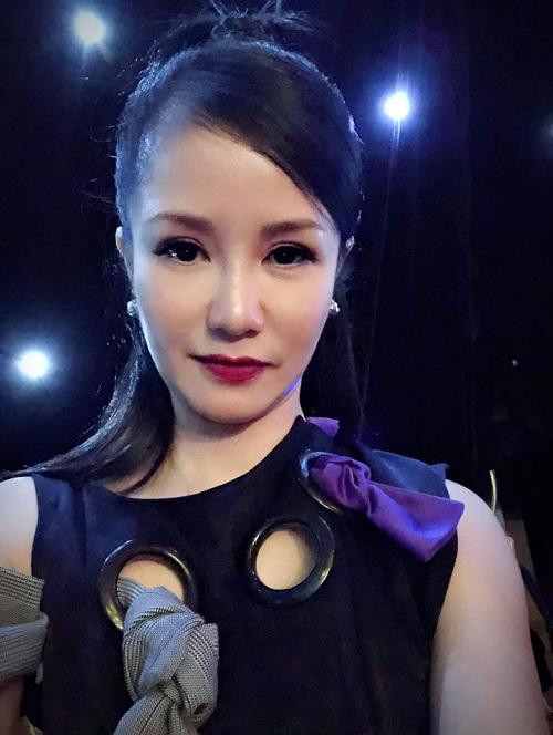 Cận cảnh nhan sắc khác lạ của Hồng Nhung, đến fan ruột cũng không nhận ra ảnh 9 Dụi mắt mấy lần mới nhận ra diva Hồng Nhung, chuyện gì đã xảy ra với nhan sắc cô Bống?