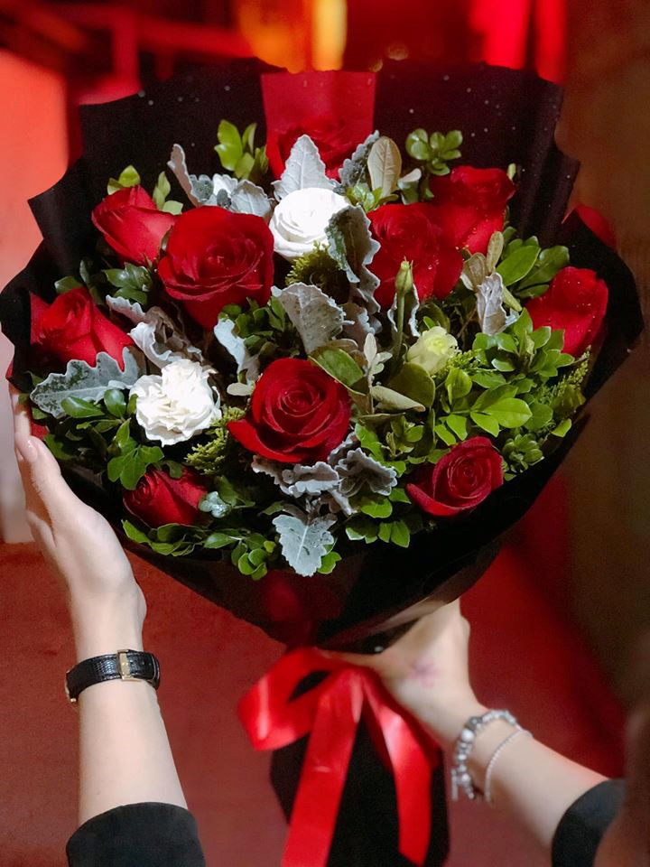 Động thái bất ngờ của MC Hoàng Linh sau ồn ào chia tay chồng chưa cưới - Hình 3 Dong thai bat ngo cua MC Hoang Linh sau on ao chia tay chong chua cuoi-Hinh-3