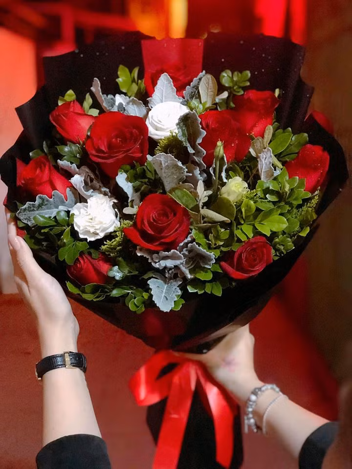 Dong thai bat ngo cua MC Hoang Linh sau on ao chia tay chong chua cuoi-Hinh-3