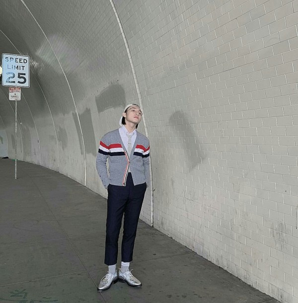 Street style của Sơn Tùng không còn một màu nữa mà đã thú vị hơn nhiều lần với phong cách đa dạng từ năng động “chất” chơi cho đến thanh lịch