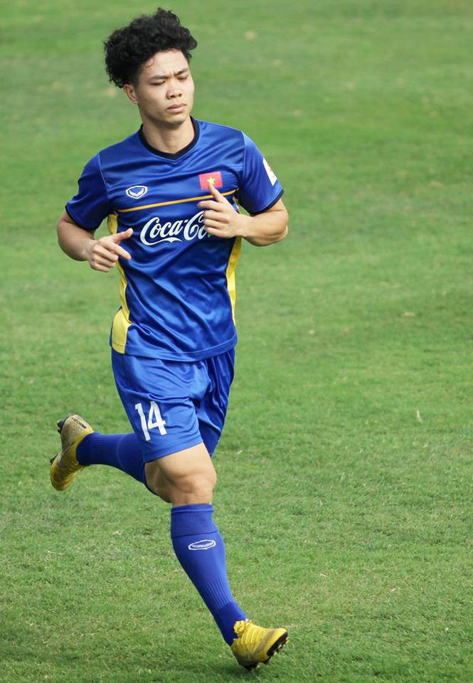 Bất ngờ hình ảnh khác lạ của Công Phượng trong buổi tập chuẩn bị Asian Cup ảnh 6 Bất ngờ hình ảnh khác lạ của Công Phượng trong buổi tập chuẩn bị Asian Cup ảnh 6