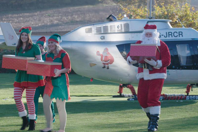 Choáng với quà giáng sinh tiền tỷ của con các gia đình siêu giàu ảnh 1 Trong chương trình Billionaire Babies At Christmas (Tạm dịch: Những đứa trẻ tỷ phú đón Giáng sinh), một số món quà khủng mà các cậu ấm, cô chiêu con nhà tỷ phú ở Anh nhận được dịp Giáng sinh dần hé lộ.