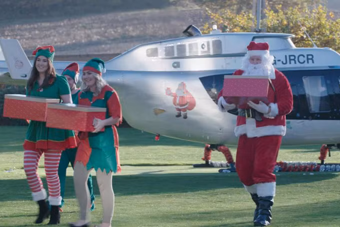 Trong chương trình Billionaire Babies At Christmas (Tạm dịch: Những đứa trẻ tỷ phú đón Giáng sinh), một số món quà khủng mà các cậu ấm, cô chiêu con nhà tỷ phú ở Anh nhận được dịp Giáng sinh dần hé lộ.