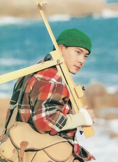 Câu nói không ngờ khiến Trương Vệ Kiện quyết để đầu trọc từ năm 1996 đến nay ảnh 5 Vẻ điển trai thời trẻ của Ngộ Không Trương Vệ Kiện - 3