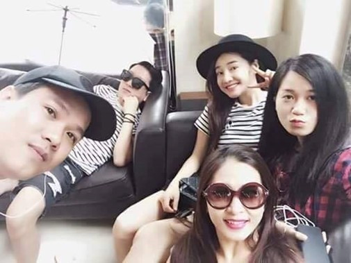 Trường Giang - Nhã Phương khoe ảnh chúc mừng Giáng sinh, cư dân mạng phát hiện bí mật thú vị này - Ảnh 6. Trường Giang - Nhã Phương khoe ảnh chúc mừng Giáng sinh, cư dân mạng phát hiện bí mật thú vị này - Ảnh 6.