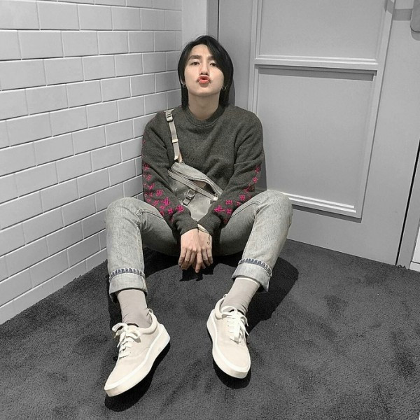 Áo len và túi từ nhà mốt Louis Vuitton sành điệu