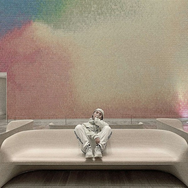 Anh chàng điển trai luôn diện những thiết kế mới nhất trong BST của các nhà mốt danh tiếng