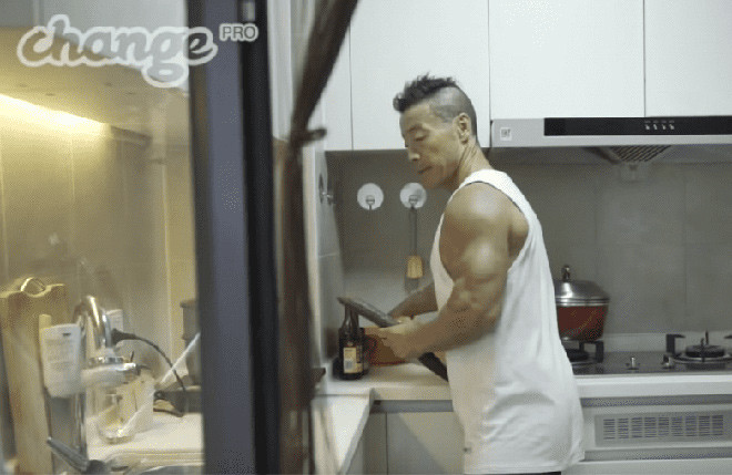 Ông lão 69 tuổi gây sốt vì cường tráng như trai 30 ảnh 3 Ông lão 69 tuổi gây sốt vì cường tráng như trai 30-3