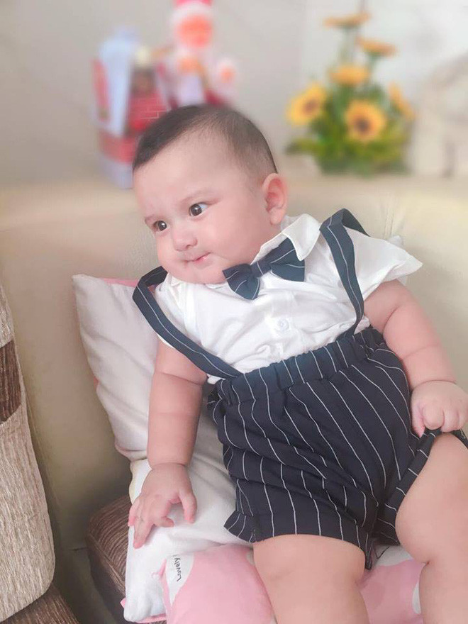 Cậu bé gây sốt vì giống thủ môn Lâm Tây từ khuôn mặt đến thần thái ảnh 2 Cậu bé nhìn nghiêng cũng rất giống Văn Lâm.
