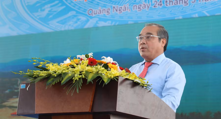 Ông Trần Hoàng Tuấn – Phó Chủ tịch Thường trực UBND tỉnh Quảng Ngãi phát biểu tại buổi lễ.