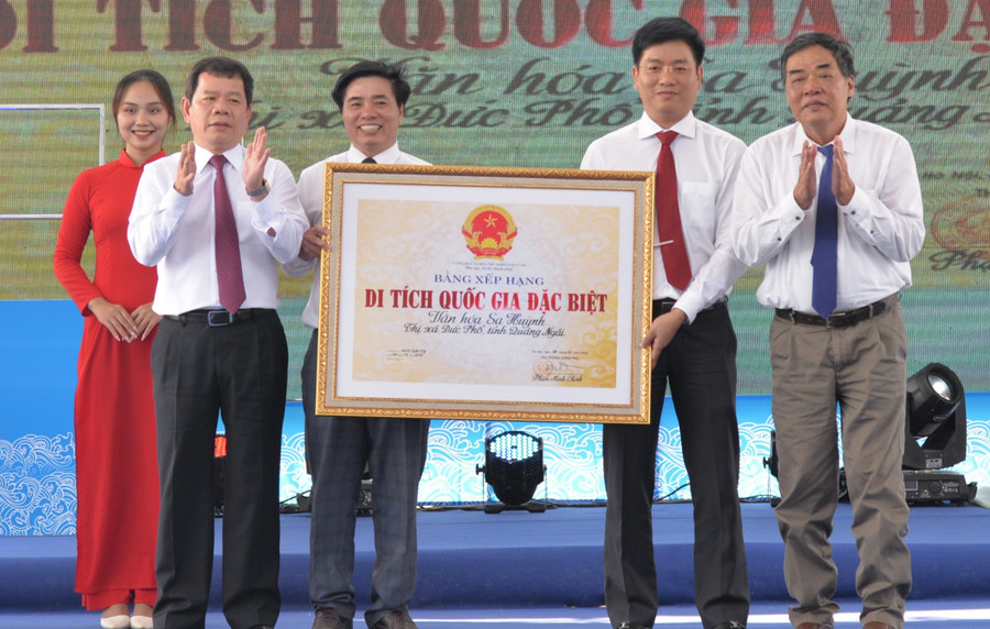 Quảng Ngãi đón nhận Bằng xếp hạng Di tích Quốc gia đặc biệt Văn hoá Sa Huỳnh của Thủ tướng.