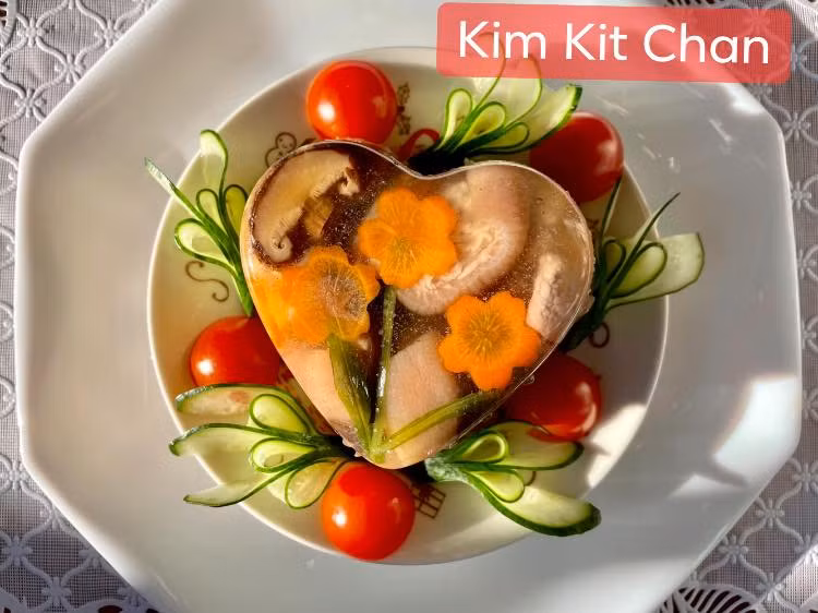 Thịt đông hình trái tim cho bữa cơm Valentine.