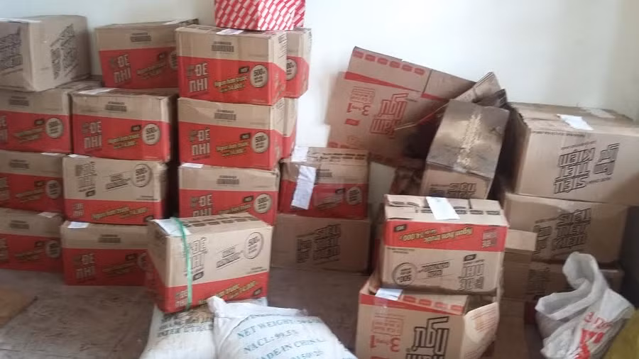 Hàng trăm lít nước mắm Chin Su giả bị thu giữ tại cơ quan điều tra