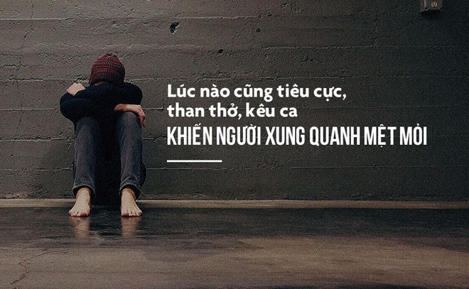 Nếu không thể mang lại năng lượng tích cực thì đừng nên truyền những điều tiêu cực tới người khác. Làm bạn với kiểu người này đã đủ mệt mỏi, đừng nói tới chuyện yêu đương. 10 kieu dan ong hoi chi em nen tranh xa neu khong muon dau kho hinh anh 2
