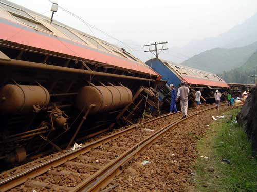 6 thang co 11 vu tau trat banh tren tuyen duong sat bac-nam, vi sao? hinh 2