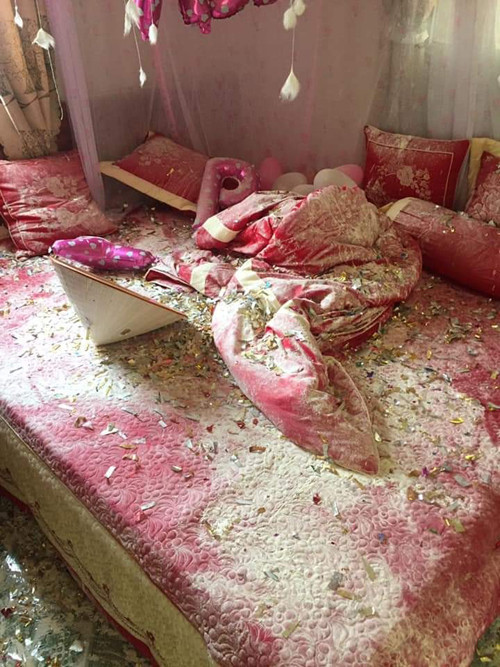 Đêm động phòng được thay bằng đêm dọn dẹp rồi.