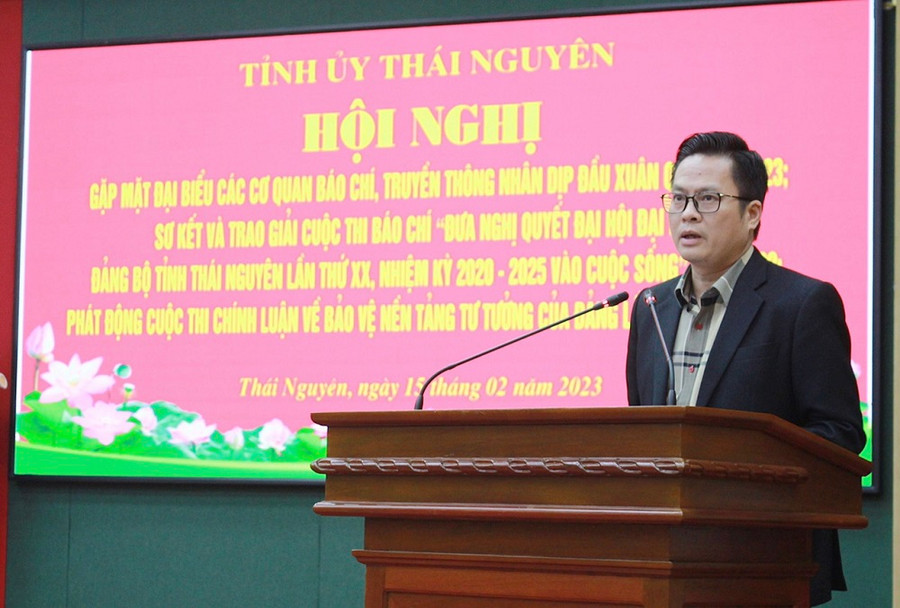 Lãnh đạo Đài Phát thanh và Truyền hình Thái Nguyên tham luận tại Hội nghị. Lãnh đạo Đài Phát thanh và Truyền hình Thái Nguyên tham luận tại Hội nghị.