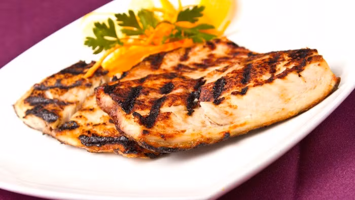 Bỏ da khiến cho cá bị cháy