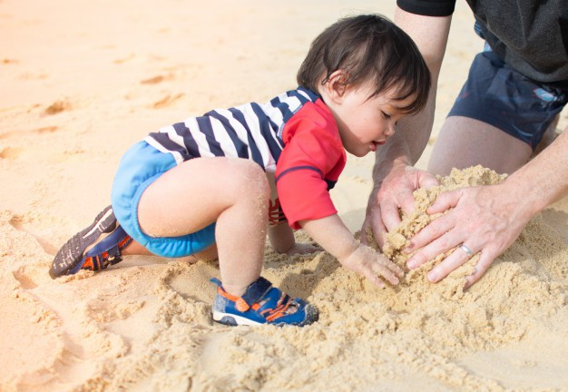 Không ngờ việc cho trẻ ra biển chơi lại có những lợi ích hay ho như thế này theo giải thích của các chuyên gia - Ảnh 4. Không ngờ việc cho trẻ ra biển chơi lại có những lợi ích hay ho như thế này theo giải thích của các chuyên gia - Ảnh 4.