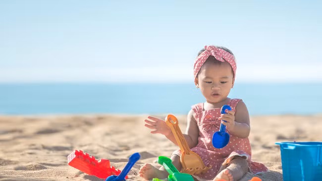 Không ngờ việc cho trẻ ra biển chơi lại có những lợi ích hay ho như thế này theo giải thích của các chuyên gia - Ảnh 1.